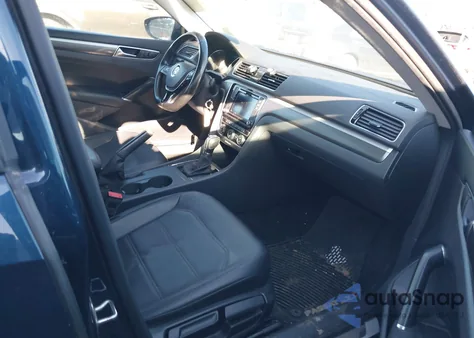 2018 Volkswagen Passat 2.0T R-Line/2.0T S из США, поврежденный, VIN 1VWAA7A35JC036136